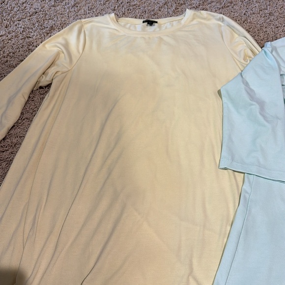 Coco + Carmen 3/4 Length Tops - Picture 3 of 9